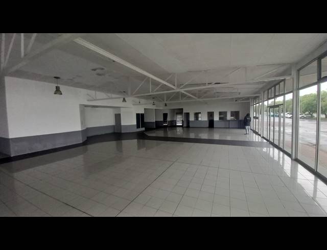 1,000M² BUILDING TO LET IN TRICHARDT